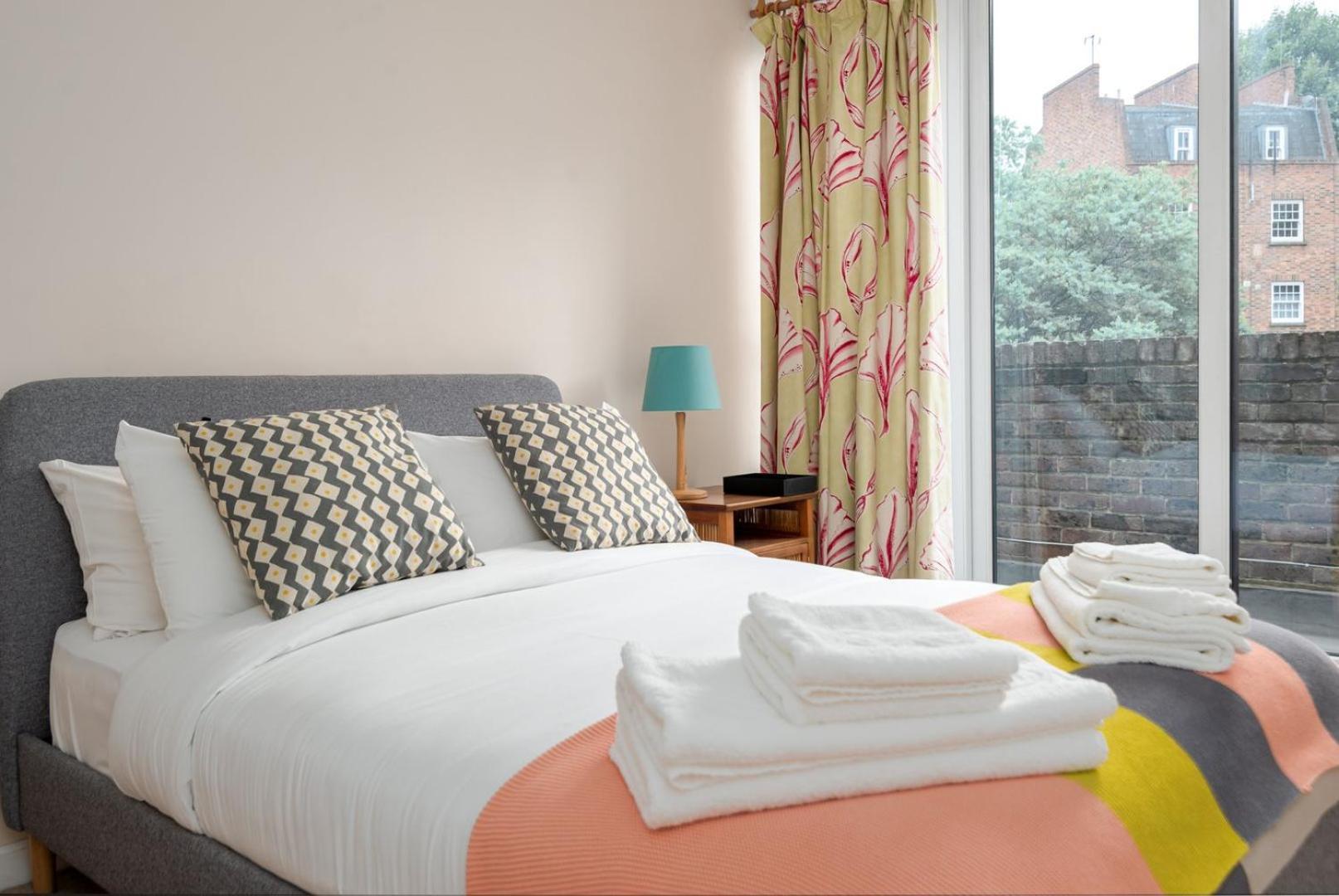شقة Guestready - Lovely Ground Floor Duplex With Patio In Southbank لندن المظهر الخارجي الصورة