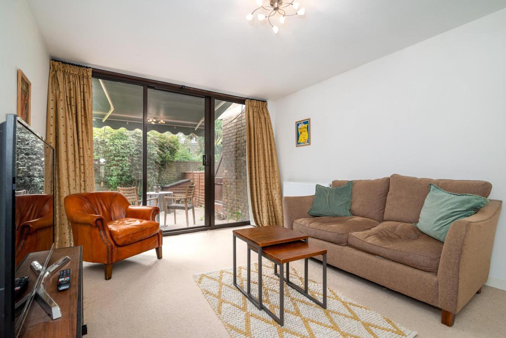 شقة Guestready - Lovely Ground Floor Duplex With Patio In Southbank لندن المظهر الخارجي الصورة
