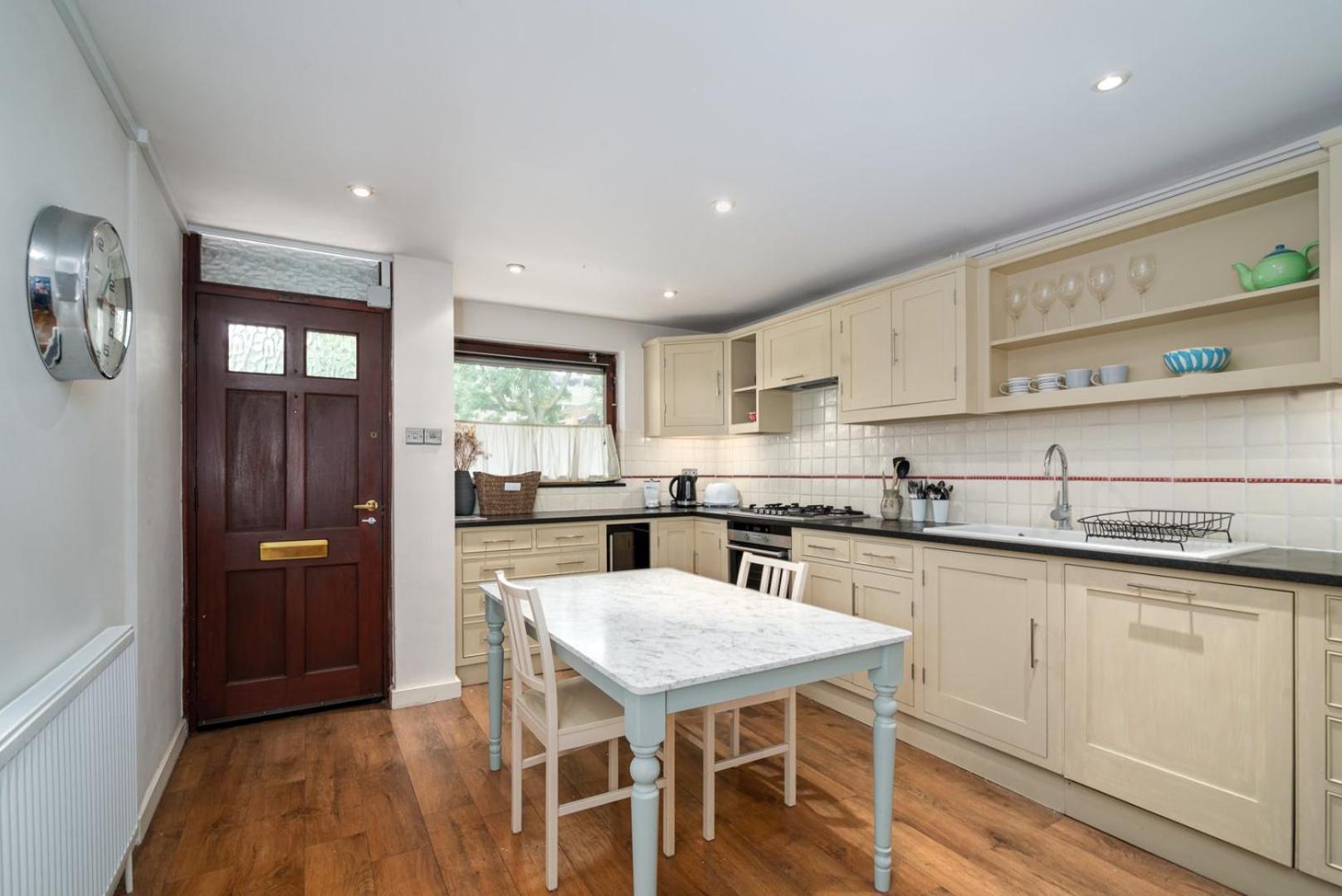 شقة Guestready - Lovely Ground Floor Duplex With Patio In Southbank لندن المظهر الخارجي الصورة