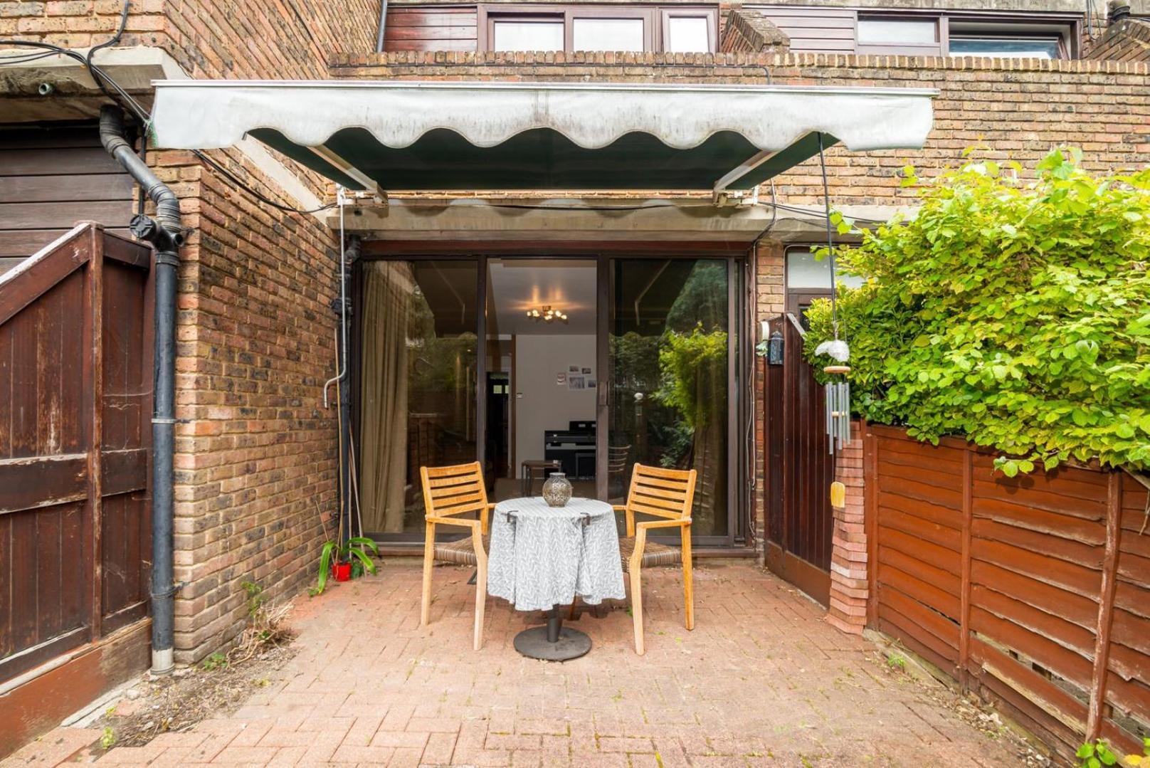 شقة Guestready - Lovely Ground Floor Duplex With Patio In Southbank لندن المظهر الخارجي الصورة