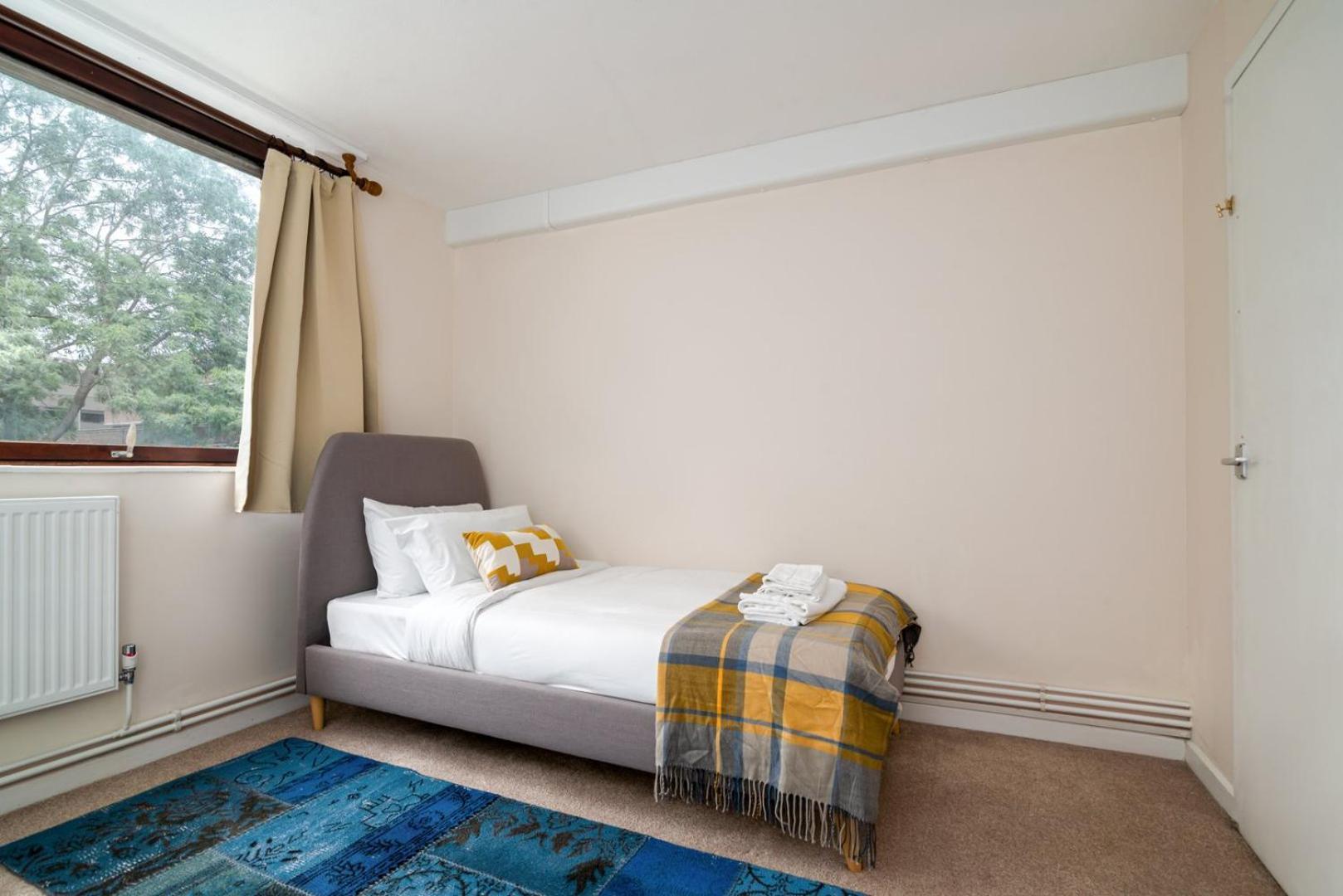 شقة Guestready - Lovely Ground Floor Duplex With Patio In Southbank لندن المظهر الخارجي الصورة