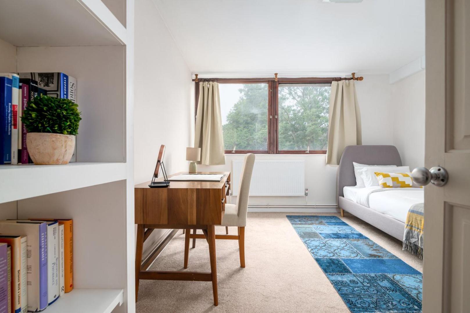 شقة Guestready - Lovely Ground Floor Duplex With Patio In Southbank لندن المظهر الخارجي الصورة